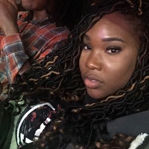 Meet your Posher, Laquania